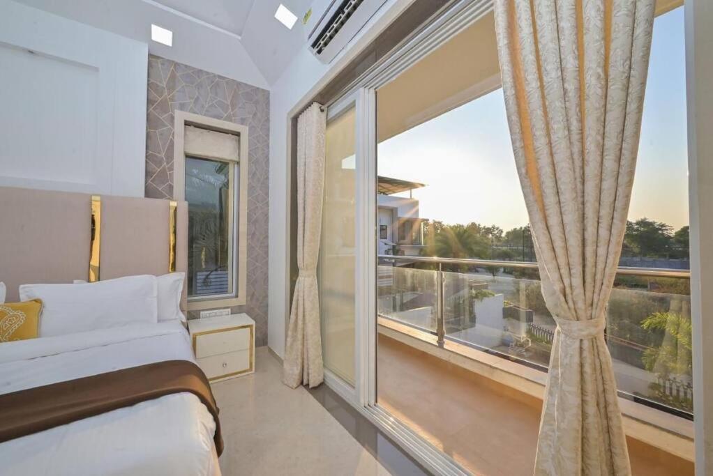 Royal Paradise Villa 罗纳瓦拉 外观 照片